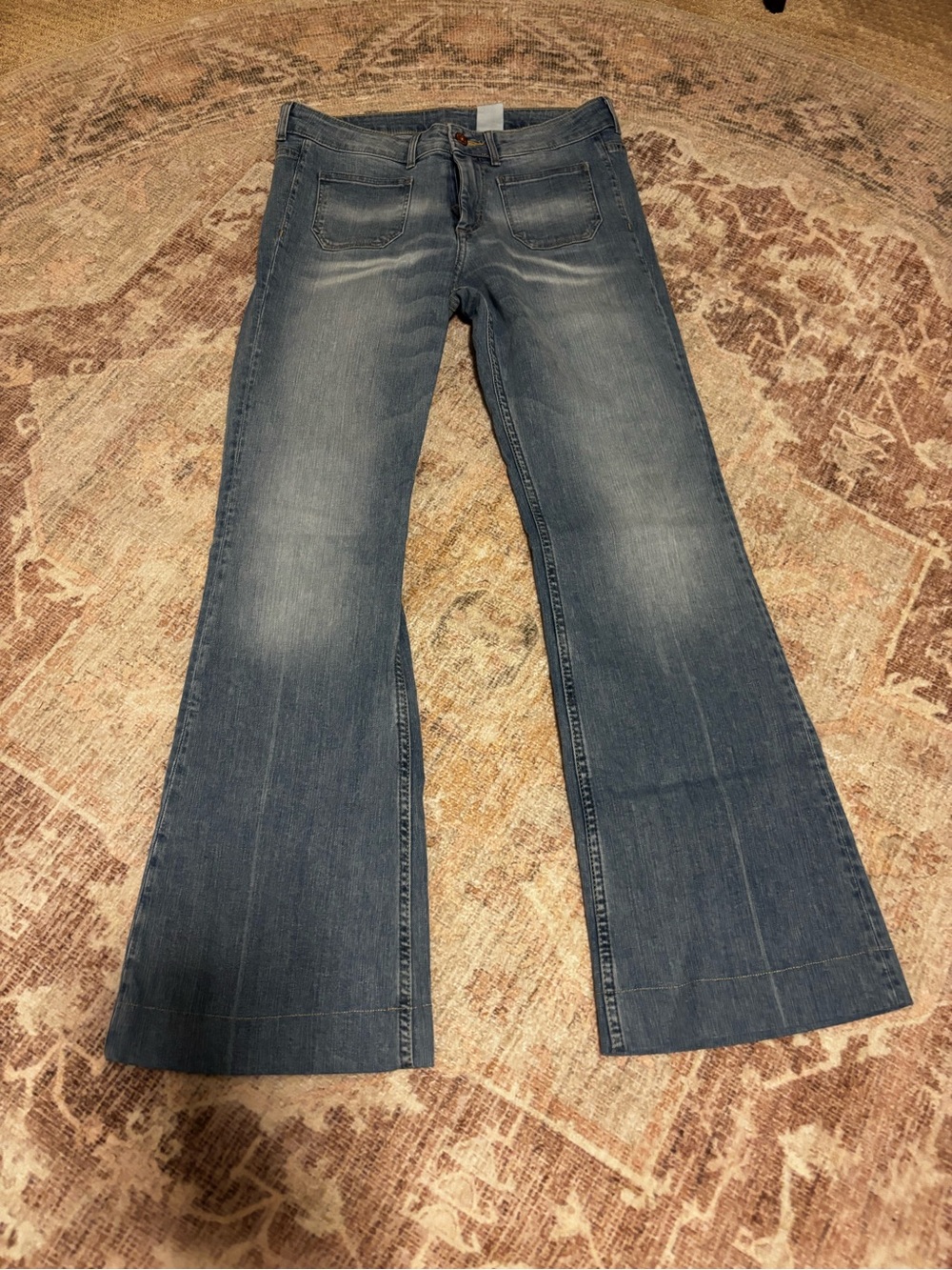 H&M, size 30 short Women’s Flared Jeans in Dark Blue